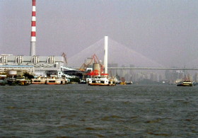 とまとじゅーす的中国旅行記　上海の黄浦江の渡し船から撮影した南浦大橋