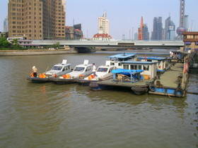 とまとじゅーす的上海観光旅行　黄浦江は汚いです。ブラックバスを釣ろうとしてゴミしかつれなかった記憶があります