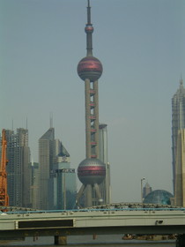 とまとじゅーす的上海市内観光旅行記　外白橋から上海の東方明珠のテレビ塔を別アングルで撮影