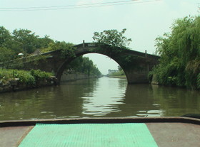 とまとじゅーす的蘇州観光　蘇州の運河はアーチ状の眼鏡橋と周りの緑が視覚的にとても気持ちよかったです