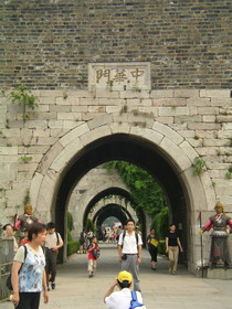 とまとじゅーす的南京観光　南京の中華門は有名なだけあって観光客がたくさんいました