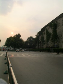 とまとじゅーす的南京観光旅行記　南京城の外壁と夕日の写真