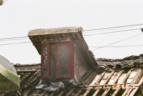 中国旅行記＠上海万博前の上南路の風景。出窓のある家