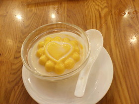 とまとじゅーす的中国旅行記　上海料理　第一八百伴のデパートで食べたマンゴープリン