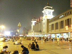 中国の駅前の風景