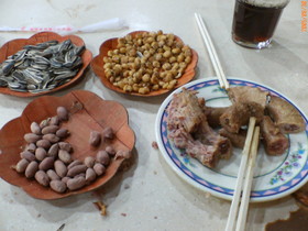 とまとじゅーす的中国旅行記　東単の付近で食事。これしかなかった