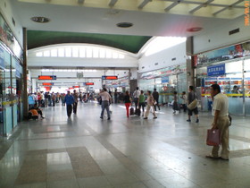 とまとじゅーす的中国旅行記、北京駅構内。北京観光をした後、長距離列車で上海観光へ行きました