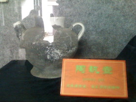 とまとじゅーす的中国旅行記、江南水郷古鎮、周庄（周荘）日帰り観光　周庄博物館に展示されている壷らしい形の陶器？の壷