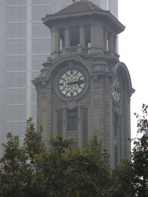 とまとじゅーす的中国上海市内観光旅行、上海の人民公園側にある歴史的建造物の時計台も撮影