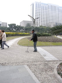 とまとじゅーす的中国上海市内観光旅行、地元の住人らしき高齢者がよく散歩している