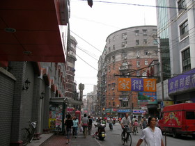 新疆ウイグル(維吾爾)自治区観光旅行記＠上海の北京東路付近の街並み
