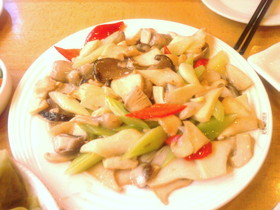 とまとじゅーす的中国旅行記、鳥魯木斉(ウルムチ)市内観光＠野菜ときのこなどの炒め物。満漢全席意外に脂っこくない