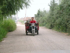 新疆ウイグル(維吾爾)自治区観光旅行記＠阿克蘇(アクス)は中心部以外はやっぱり田舎