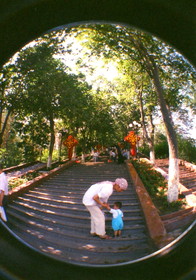 ウルムチ(鳥魯木斉)観光旅行記＠LOMO Fisheye2(ロモ フィッシュアイ2)で階段を撮影してみた。トイカメラの魚眼レンズカメラ