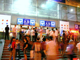 中国の駅の入り口
