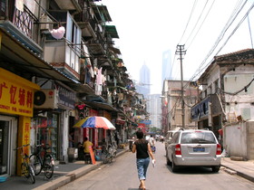 とまとじゅーす的中国旅行記、上海市内観光。洗濯物が干されている生活観溢れる上海の下町の風景
