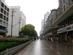 とまとじゅーす的中国旅行記、上海市内観光、吴淞渡口。小雨の降る?淞の街並み。この辺はきれいに整備されてた