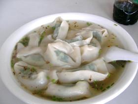 とまとじゅーす的上海市内観光旅行記。三岔港村の小さな食堂で食べたワンタン