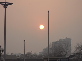 とまとじゅーす的中国旅行記、北京観光、夕方、北京駅付近を散歩していた時に撮影した夕日