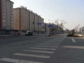 とまとじゅーす的中国北京観光旅行。この通りが香山南路。人気がない閑静な場所でした