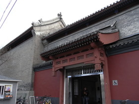 とまとじゅーす的中国北京観光旅行　古い建物を利用した商店や家が立ち並んでます
