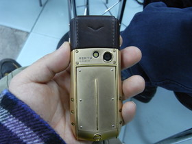 とまとじゅーす的中国旅行記、北京観光。Nokia ノキア Vertuという純金の携帯電話の裏側。まぁ知らない人が見たら不通の携帯です