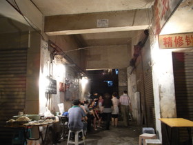 とまとじゅーす的中国旅行記、重慶観光編。重慶市沙坪壩（土貝）区にある、友達おススメの普通の重慶料理のお店