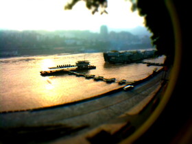 とまとじゅーす的中国旅行記、重慶観光編。iPhoneとiPad用アプリのTilt shift Generatorでミニチュアライズしてみた朝天門の長江側の風景