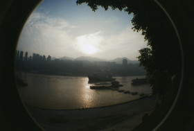 とまとじゅーす的中国旅行記、重慶観光編。LOMO Fisheye2 ロモ フィッシュアイ2で撮影した重慶の朝天門の長江側