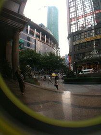 とまとじゅーす的重慶観光旅行、ここは中国建設銀行前です。繁華街でした