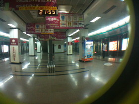 とまとじゅーす的重慶観光旅行記。重慶のモノレール駅構内。とりあえず適当に乗ってみる事にした