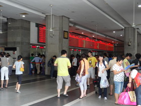 上海観光旅行記＠上海駅のチケット売り場をSONYのデジカメ、HX9Vで撮影