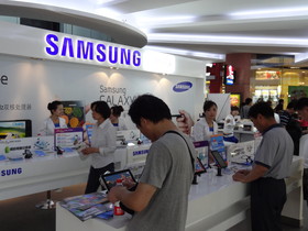 上海観光＠徐家匯でサムソンのAndroid携帯やタブレットを宣伝していた