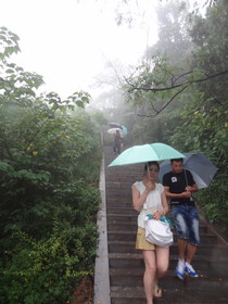 西安観光＠西安の驪山は自然が満喫出来るけど階段が急で歩くのがしんどい