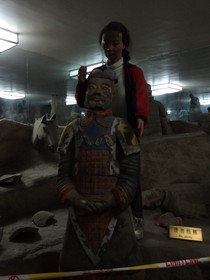 西安観光旅行記＠西安の観光地の一つ、世界八大奇跡館で見た兵馬俑の発掘を再現した展示