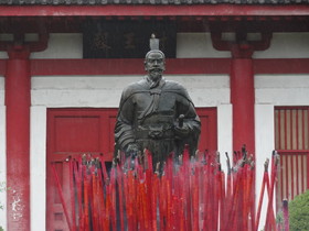 西安観光＠項羽と劉邦、楚漢戦争ゆかりの地、鴻門宴にある項羽の銅像