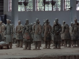中国旅行記＠秦始皇兵馬俑博物館の一号抗の発掘現場にある兵馬俑