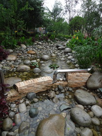 中国旅行記＠西安の世界園芸博覧会のブース。水のながれる庭園