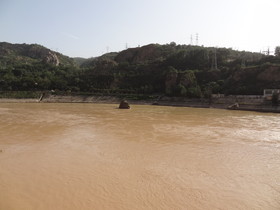 中国旅行記＠三門峡ダム(黄河第一ダム)から流れ出た黄土たっぷりの黄河