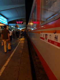 中国旅行記＠西安〜蘭州〜西寧へ列車の旅。蘭州行きのK119、空調快速の車両