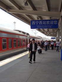 中国旅行記＠西安〜蘭州〜西寧へ列車の旅。西寧西駅へ到着