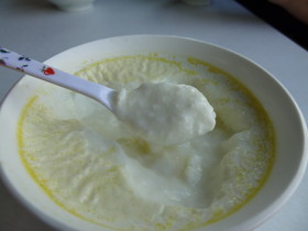 西寧観光＠繁華街で食べた牦牛の牛乳を使ったヨーグルト