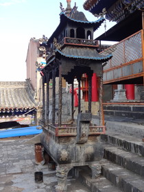 中国旅行記＠西寧観光編、南山公園にある南禅寺のお香台