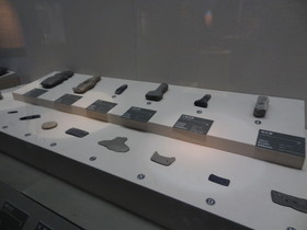 西寧観光旅行記＠青海省博物館、石器で作られた農具