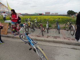 中国旅行記＠青海省編、チベット族が貸し出している自転車