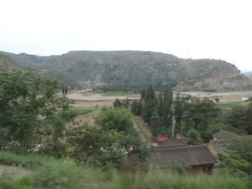 西寧〜成都＠長距離列車の旅、K1060次の車窓から見た農村の車窓風景