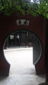 中国旅行記、都江堰観光編＠二王廟の前にある建物