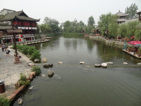 成都、黄龍渓(黄龙溪)観光旅行編＠古鎮の中心部にある池と周辺の風景