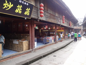 成都、黄龍渓(黄龙溪)観光旅行編＠古鎮の大通りにある商店街