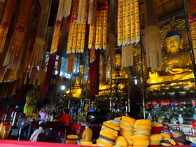 中国旅行記＠成都観光編、昭覚寺の仏殿内にある仏様